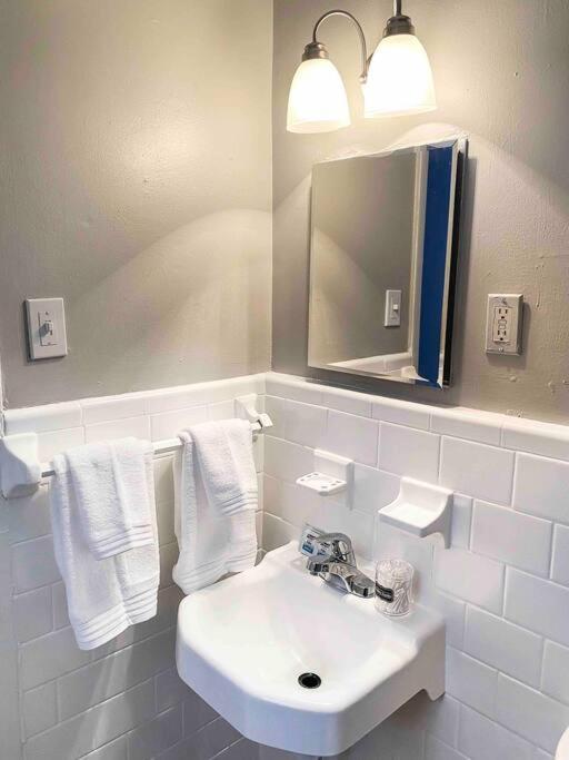 Bmw Suite King Bd,Wd, Fast Wifi Free Parking, Pool, Hospitals Atlanta Bagian luar foto